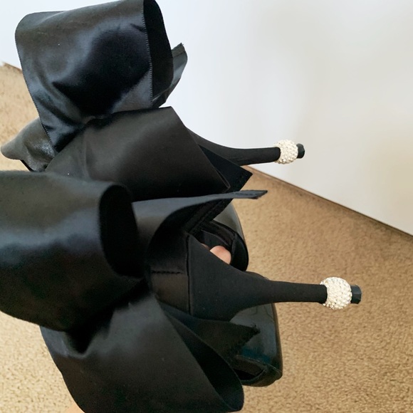 (7) Black Satin Silk High-heel Pump - Picture 5 of 7